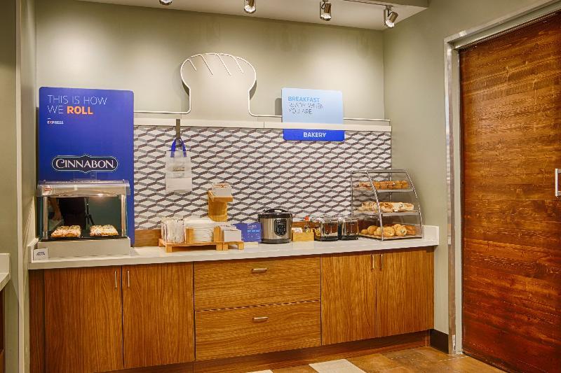Holiday Inn Express & Suites - Detroit Northwest - Livonia By Ihg Exterior foto